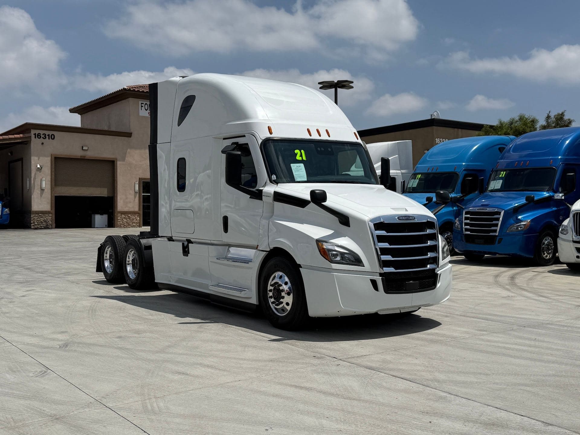 2021 Freightliner Cascadia 126 image 3