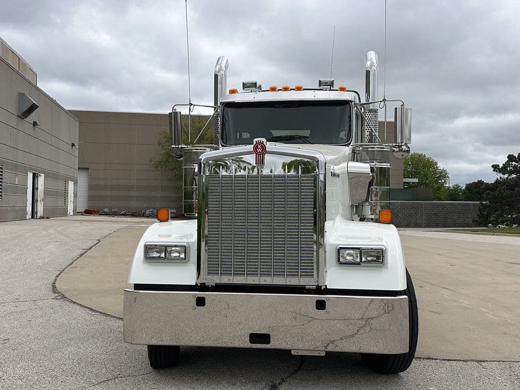 New 2027 KENWORTH W900L image 4