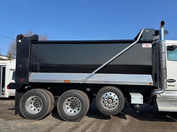 2025 Kenworth T880 image 8