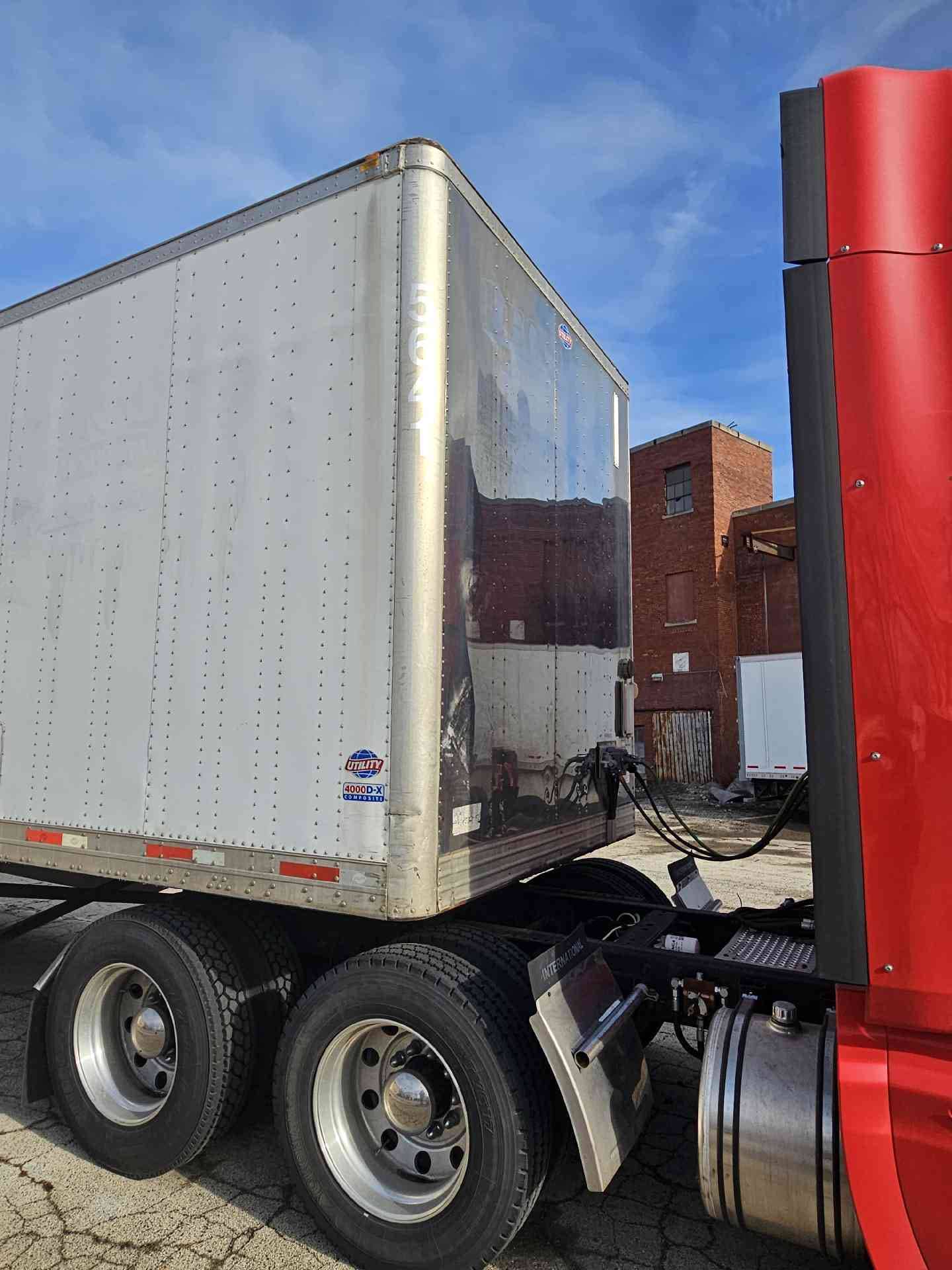 2016 Utility 4000D-X image 7