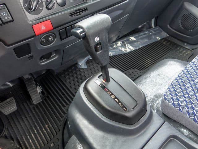 2025 Chevrolet 5500 XG LCF Gas Work Truck 16'x102"x91" Box Truck image 14