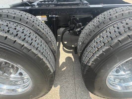 2022 Peterbilt 579 image 13