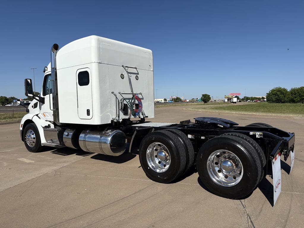 Used 2018 PETERBILT 579 image 14