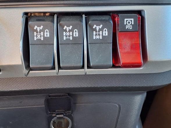 2025 Kenworth T880 image 32