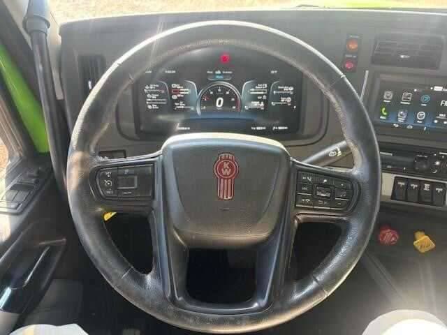 2023 Kenworth T880 image 11
