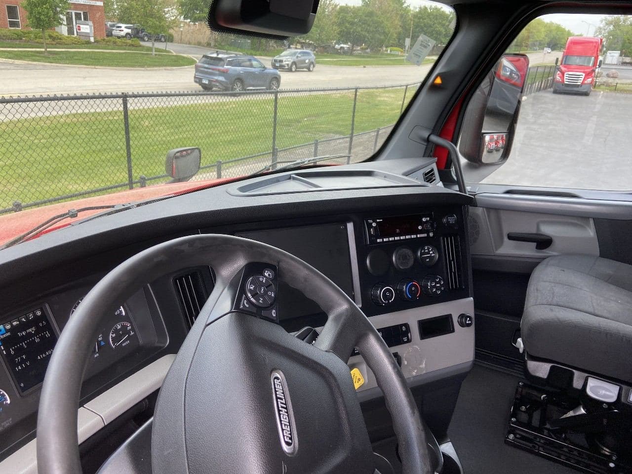 2022 Freightliner Cascadia image 10