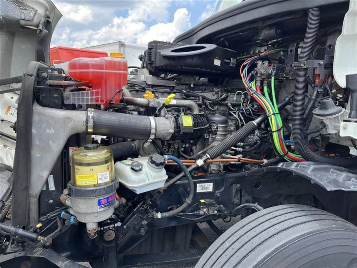 2019 Freightliner Cascadia 126 Day Cab Truck - 450HP, 12 Speed Automatic image 8