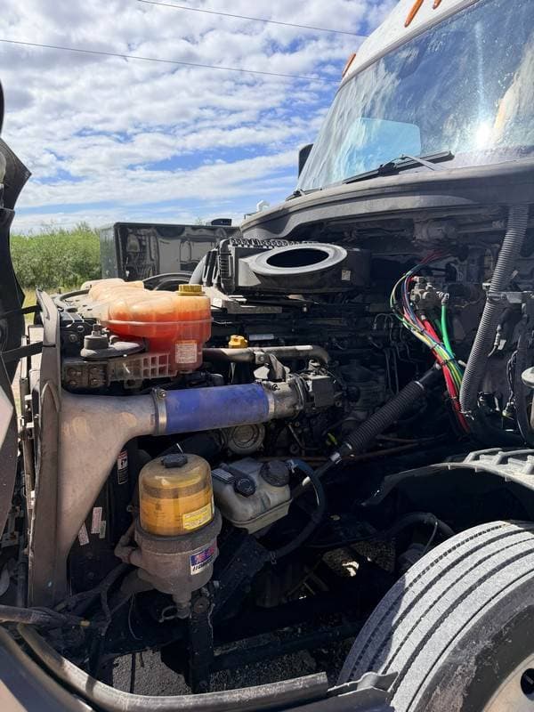 2020 Freightliner Cascadia image 2