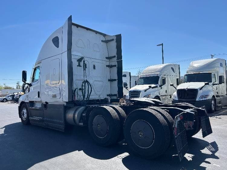 2023 Freightliner Cascadia 126 image 3
