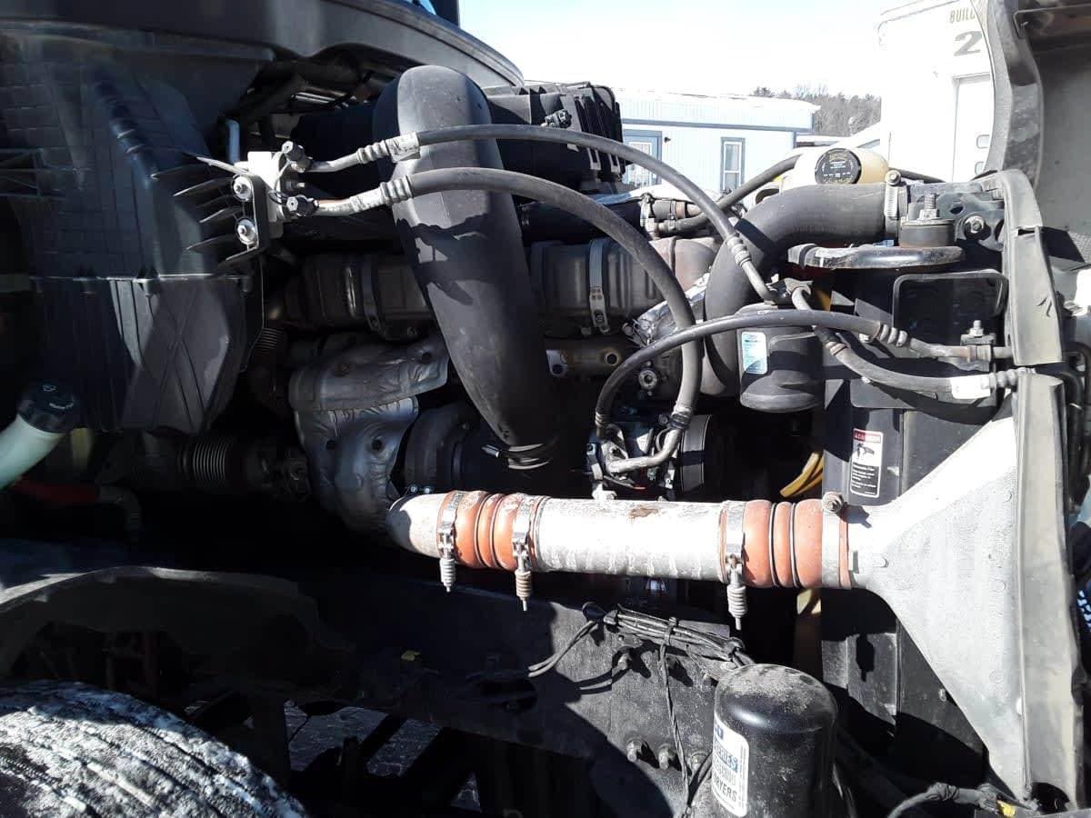 2020 Freightliner Cascadia 126 Sleeper Semi Truck - 72" Condo Sleeper, 455HP, 10 Speed Manual image 13