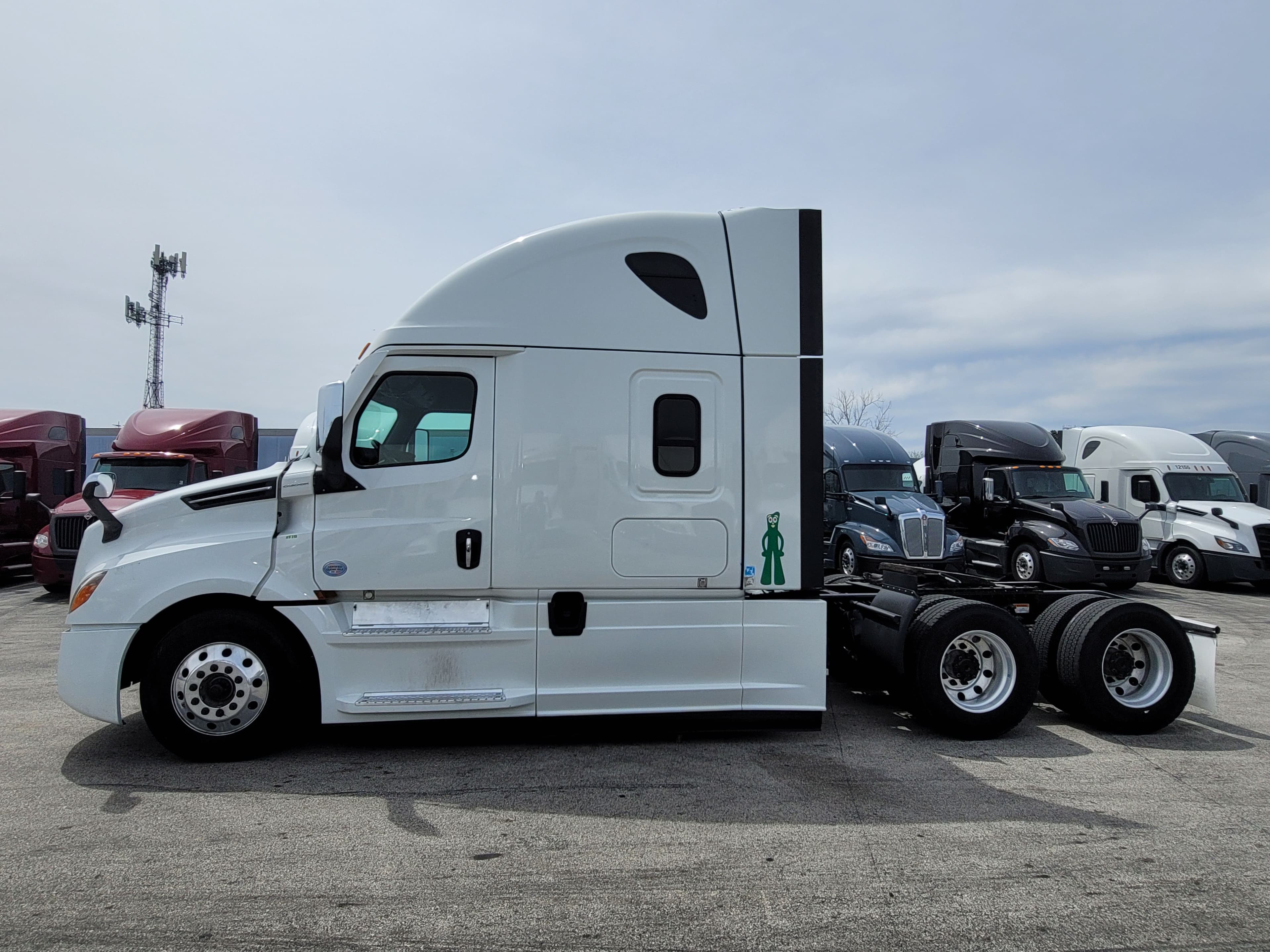 2022 Freightliner Cascadia 126 image 2