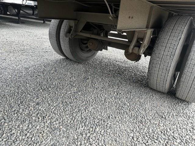 1999 Wabash 32’ ROLL DOOR DRY VAN WITH LIFT GATE Dry Van Trailer image 8