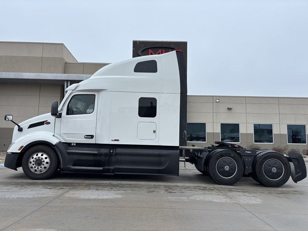Used 2023 PETERBILT 579 image 15