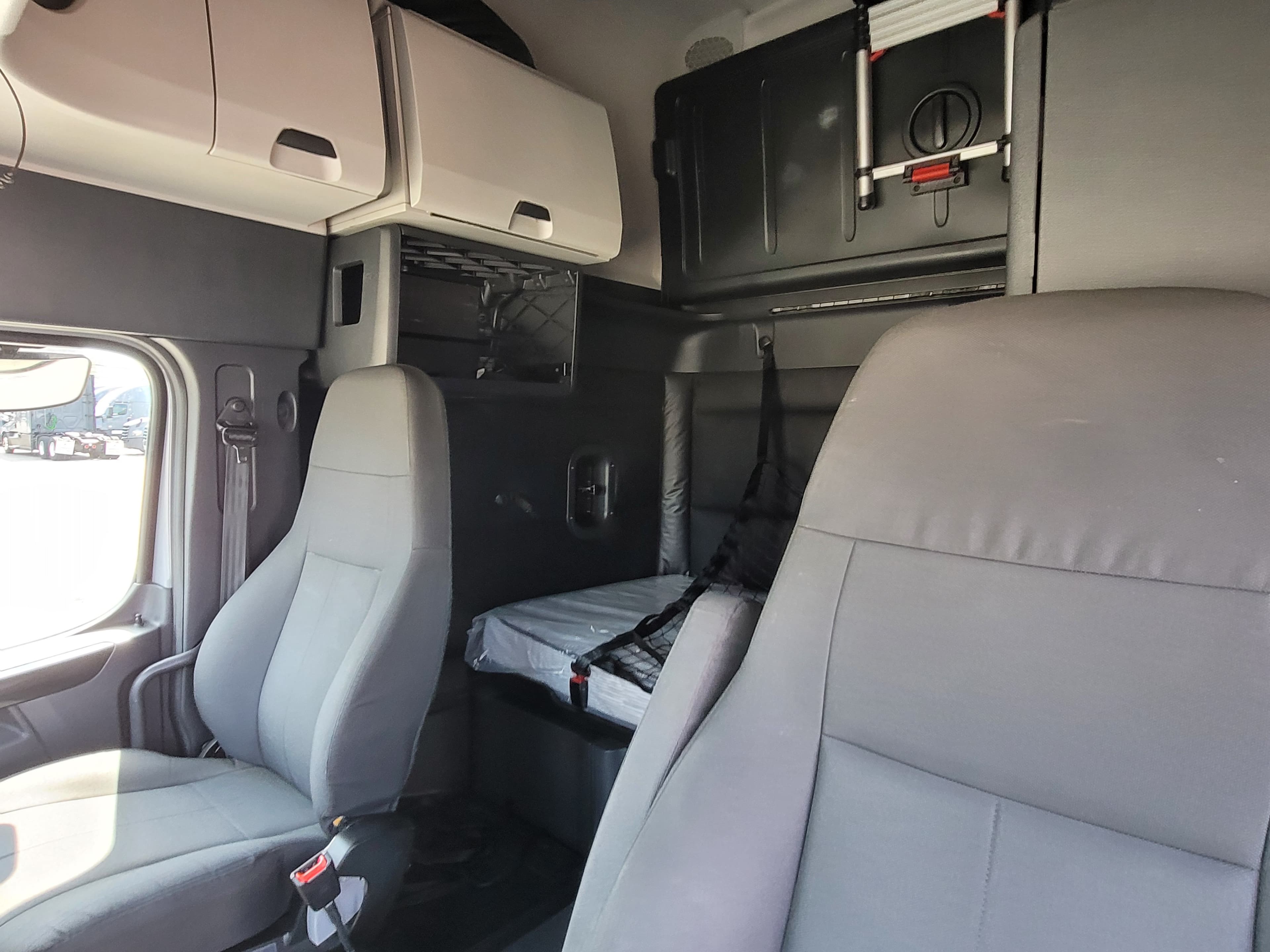 2024 Freightliner Cascadia 126 image 7