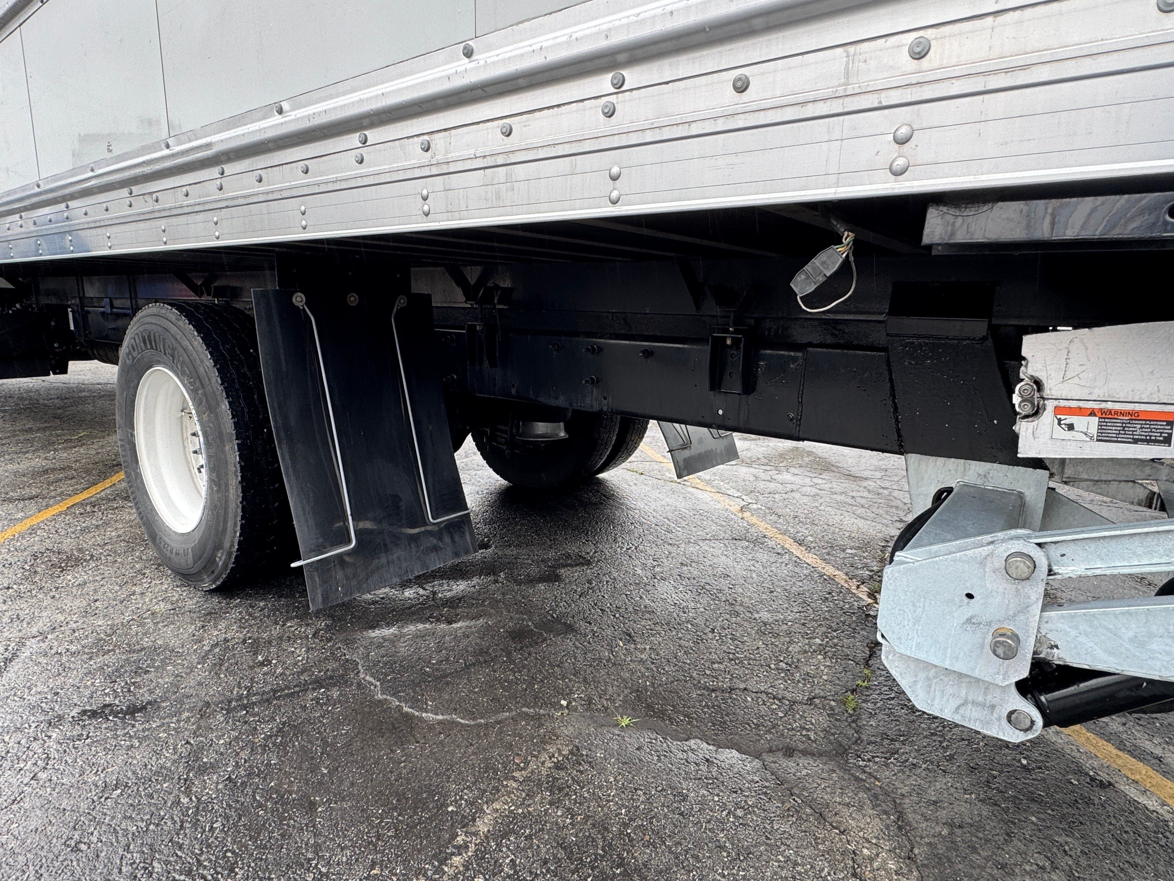 2018 Freightliner BUSINESS CLASS M2 106 image 10