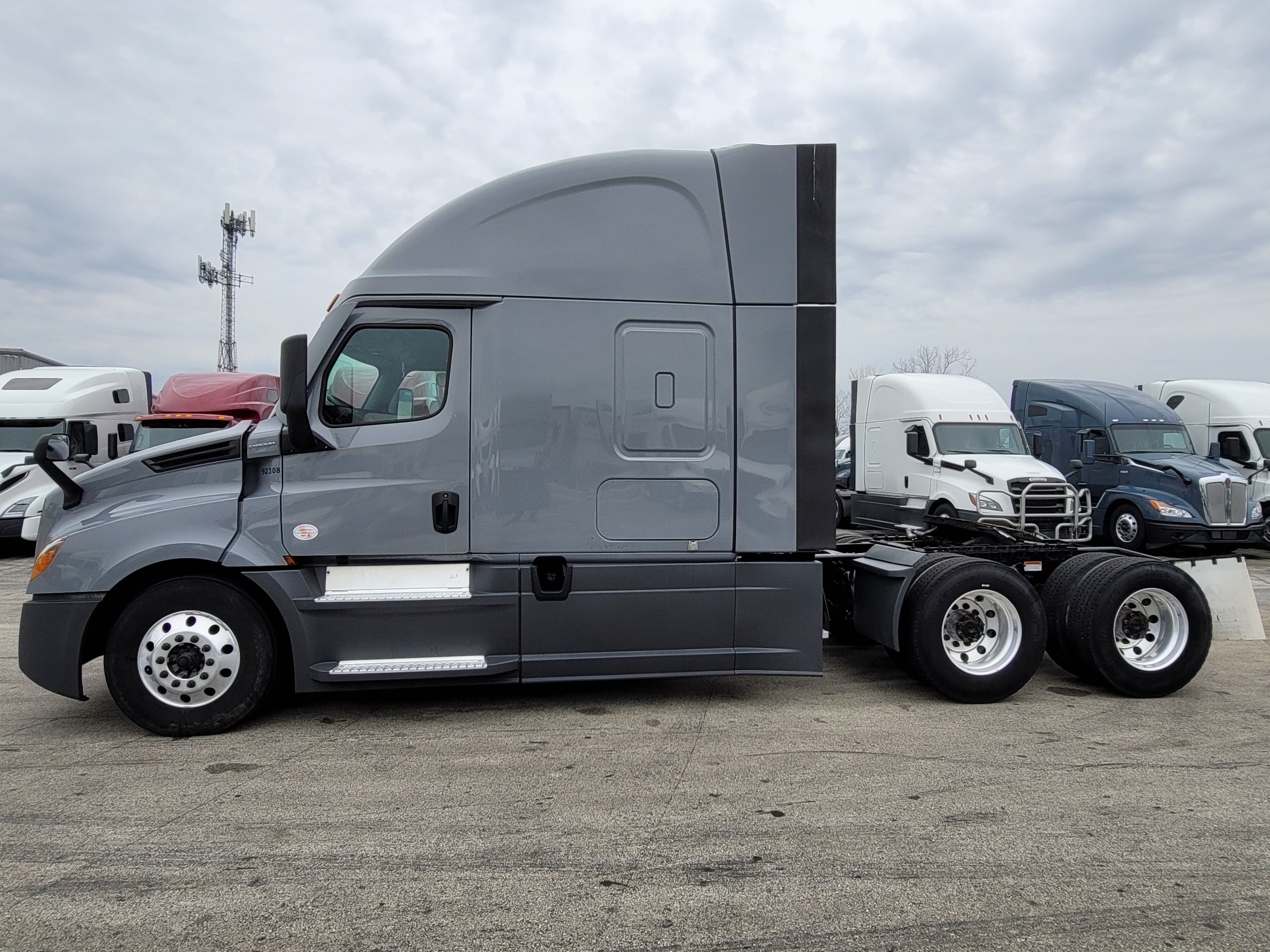 2022 Freightliner Cascadia 126 image 2
