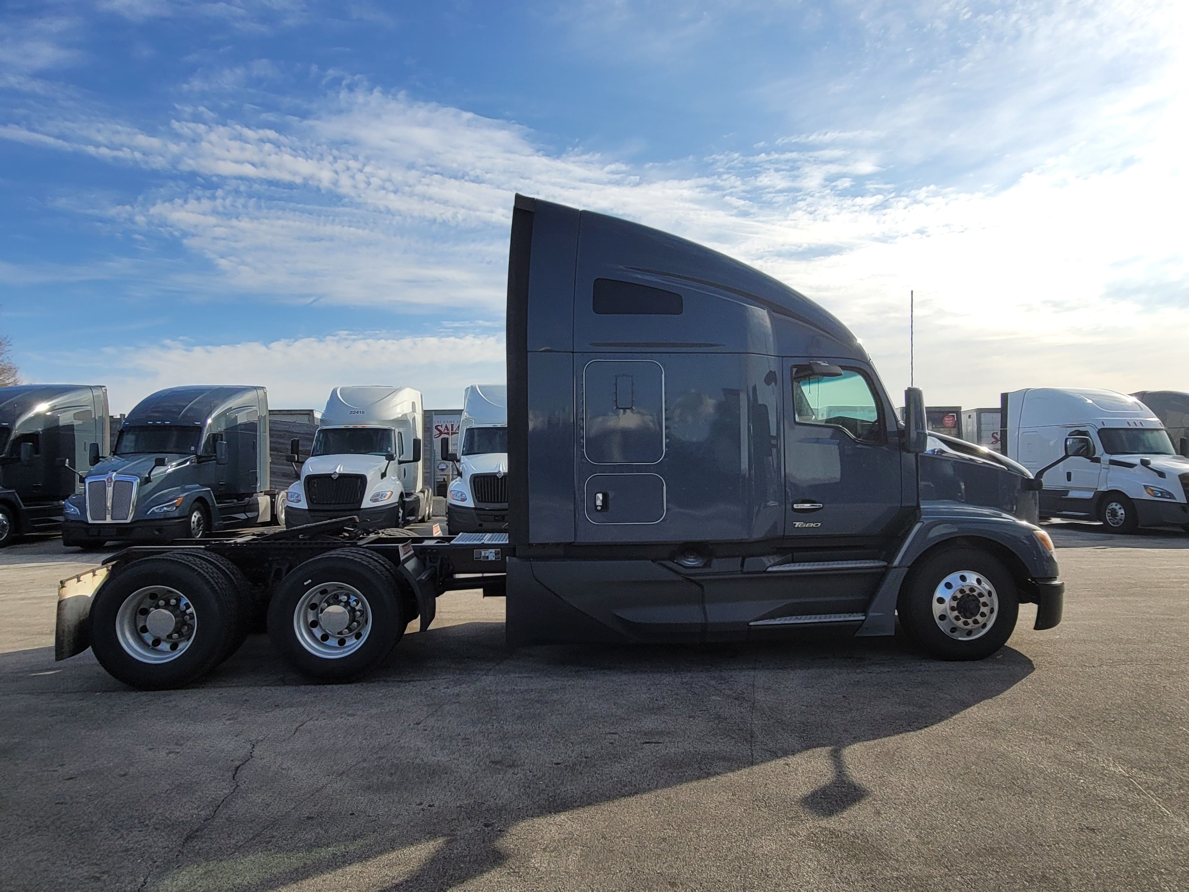 2023 Kenworth T680 image 4