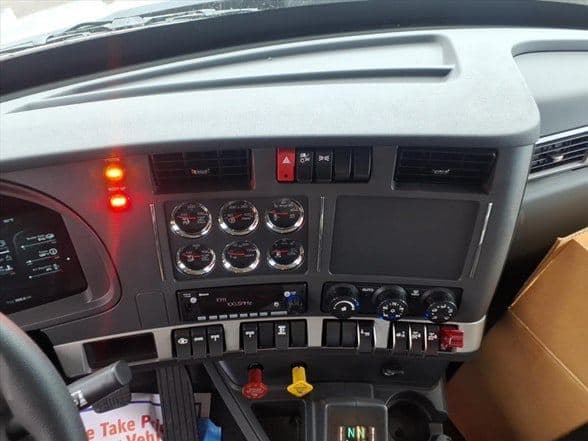 2026 Kenworth T880 image 17