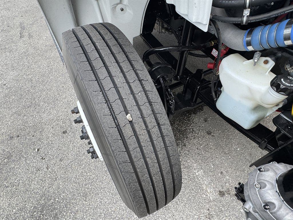 2018 Freightliner M2-106 image 37