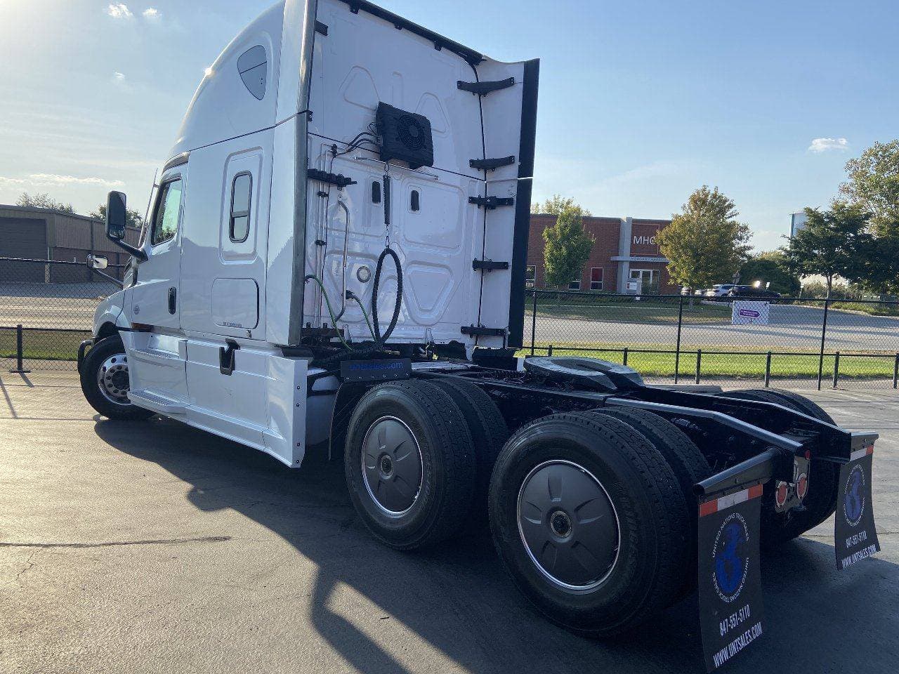 2021 FREIGHTLINER Cascadia CA126 Tandem Axle Sleeper image 7