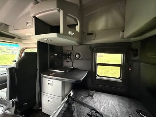 2022 Kenworth T680 image 32