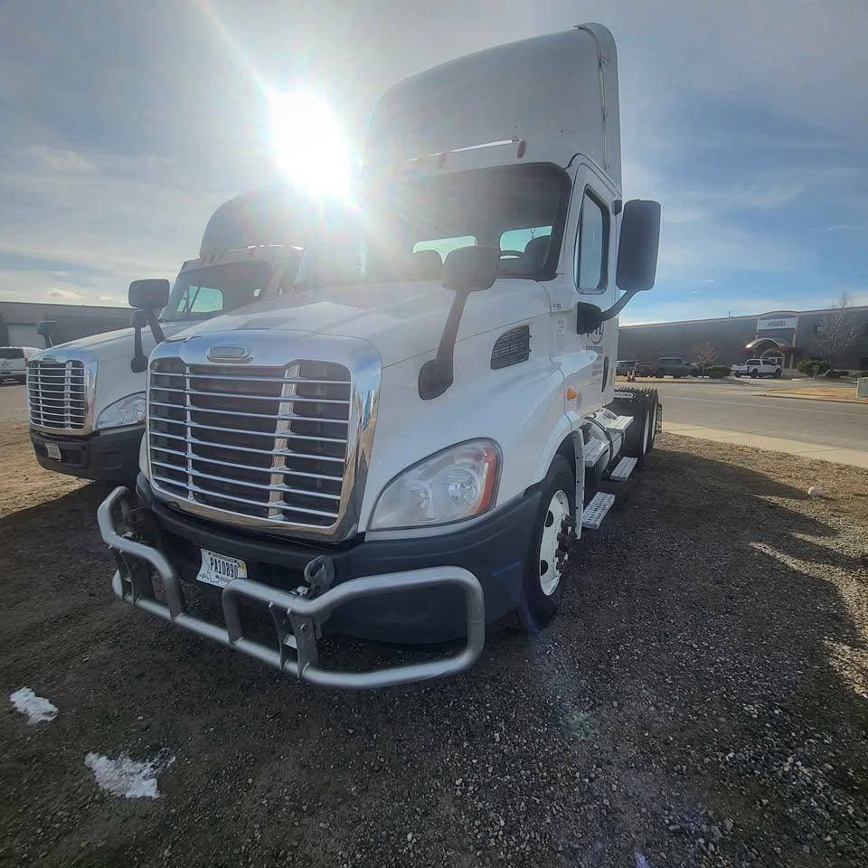 2016 Freightliner Cascadia image 3