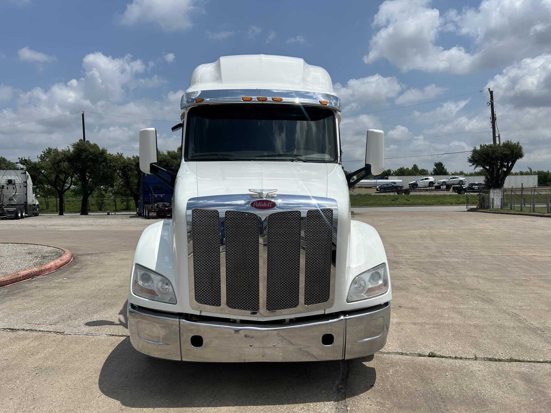 2020 Peterbilt 579 image 4