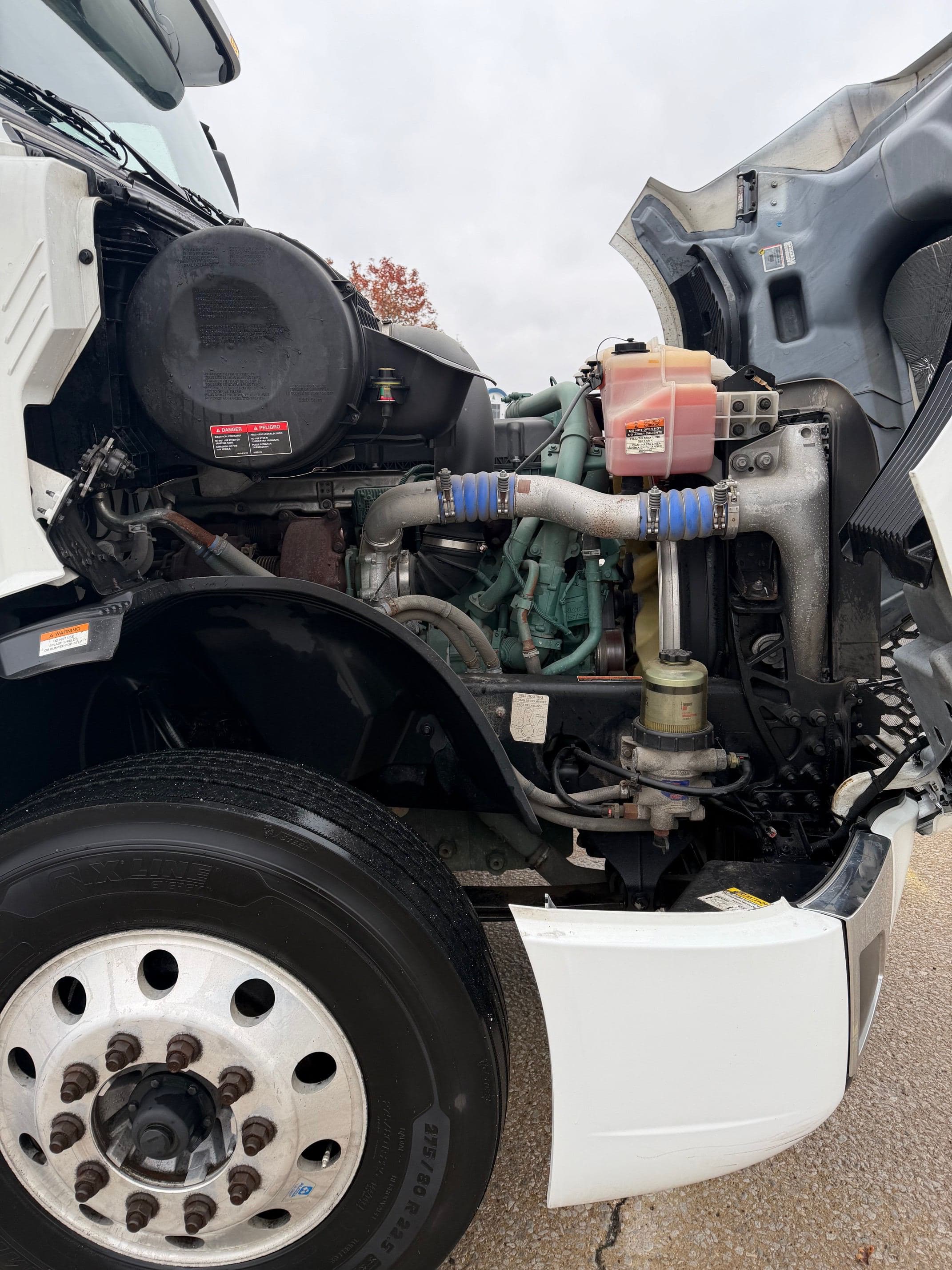 2024 Volvo VNL image 11