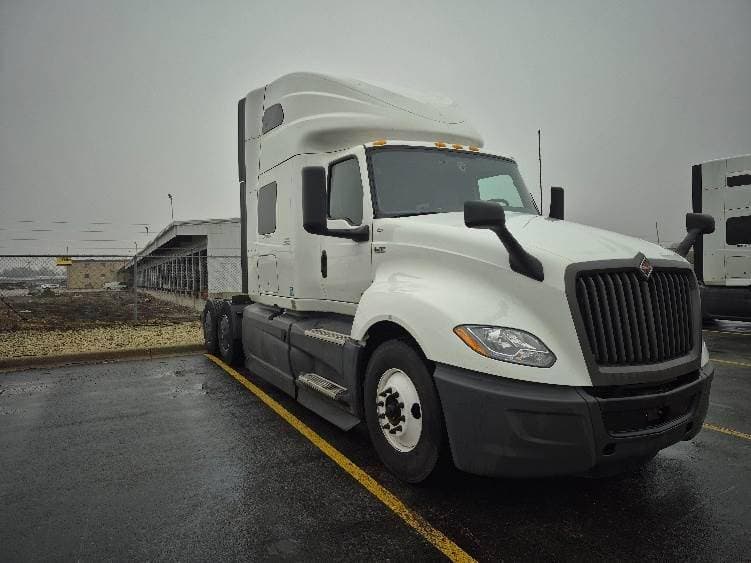 2023 International LT62F image 1