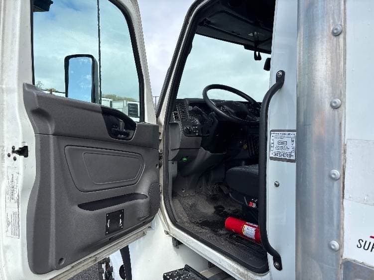 2022 International MV607 Box Truck - 220HP, 6 Speed Automatic, Roll up Door image 16