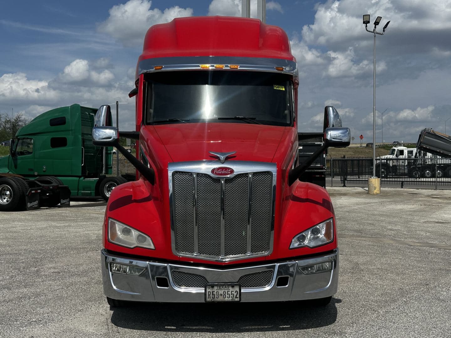 2023 Peterbilt 579 image 2