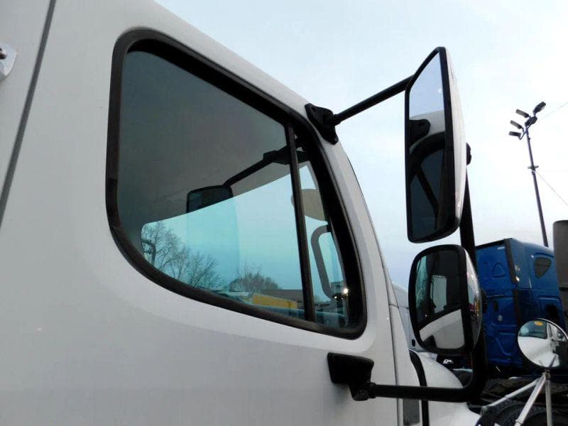 2017 Freightliner Cascadia 125 image 24