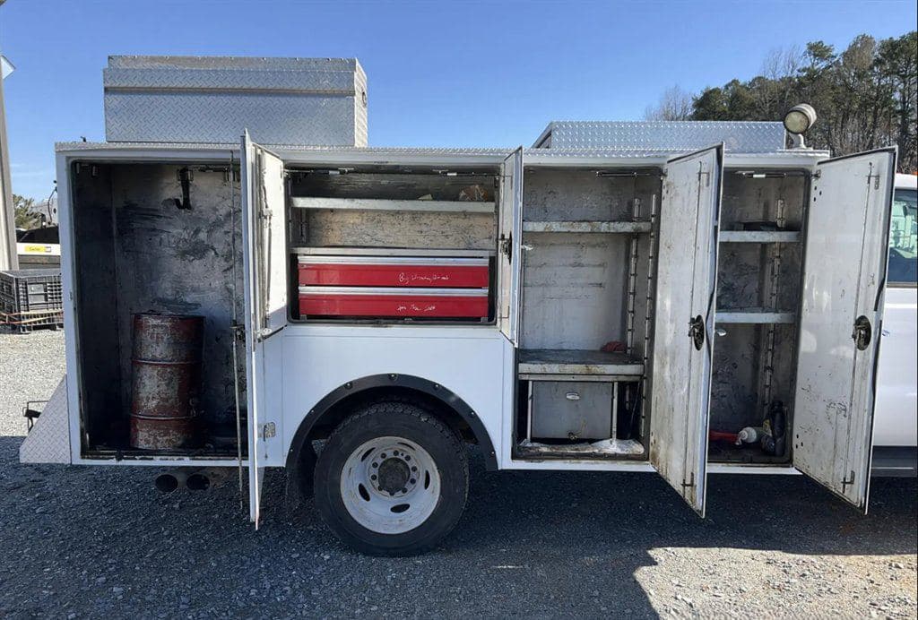 2016 Ford F-550sd image 5