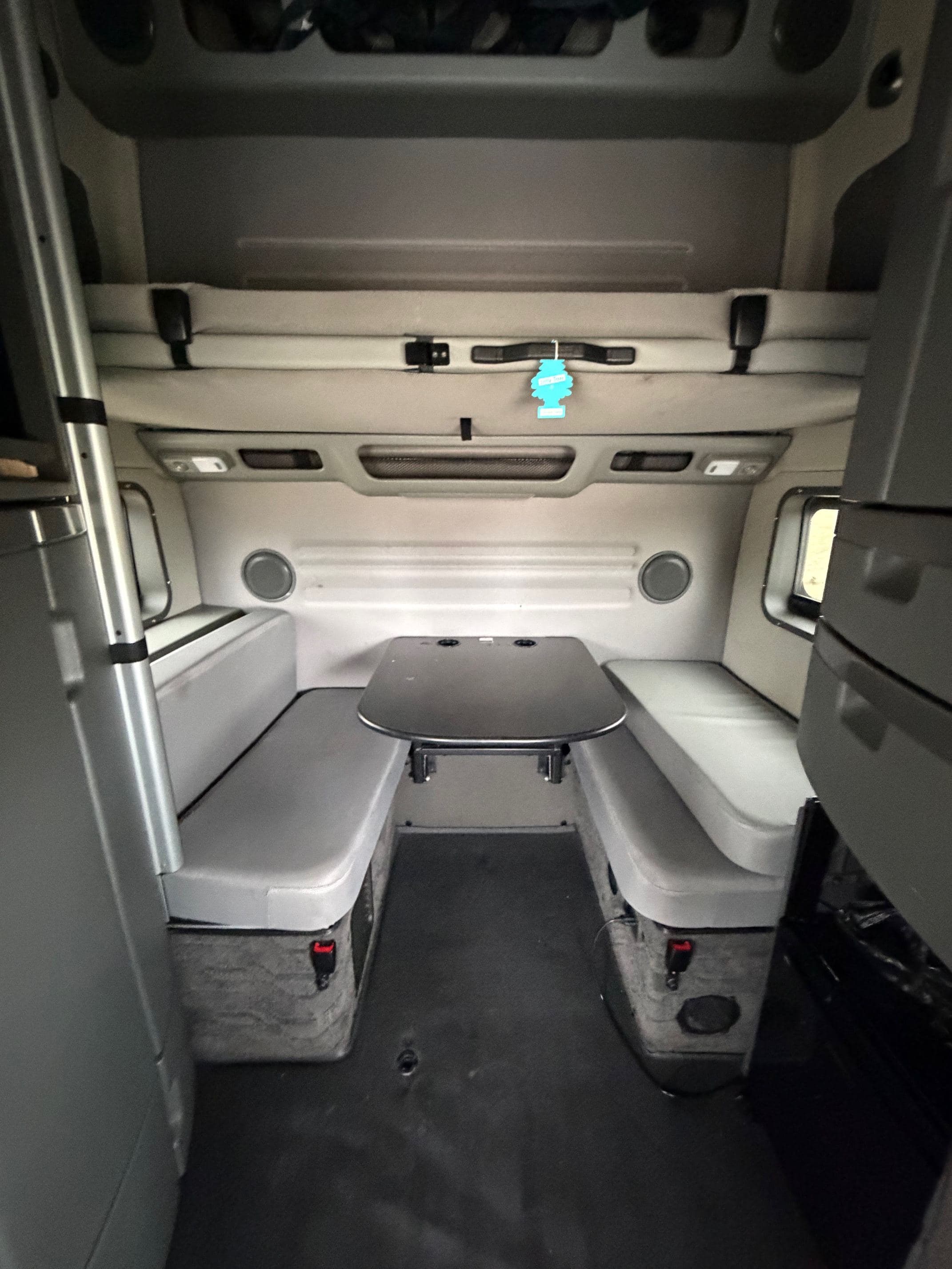 2023 Volvo VNL image 9