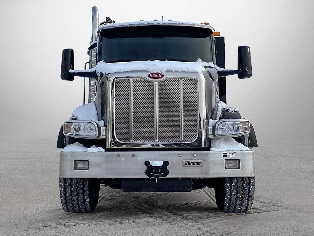 2024 Peterbilt 567 image 2