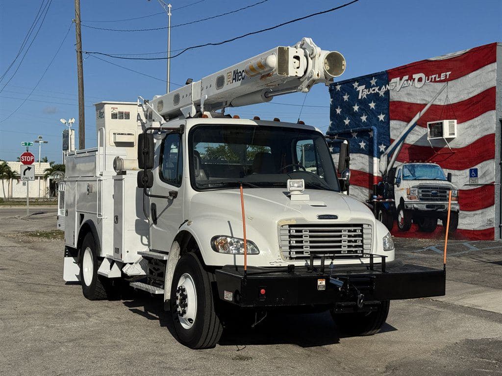 2015 Freightliner M2 106 image 1