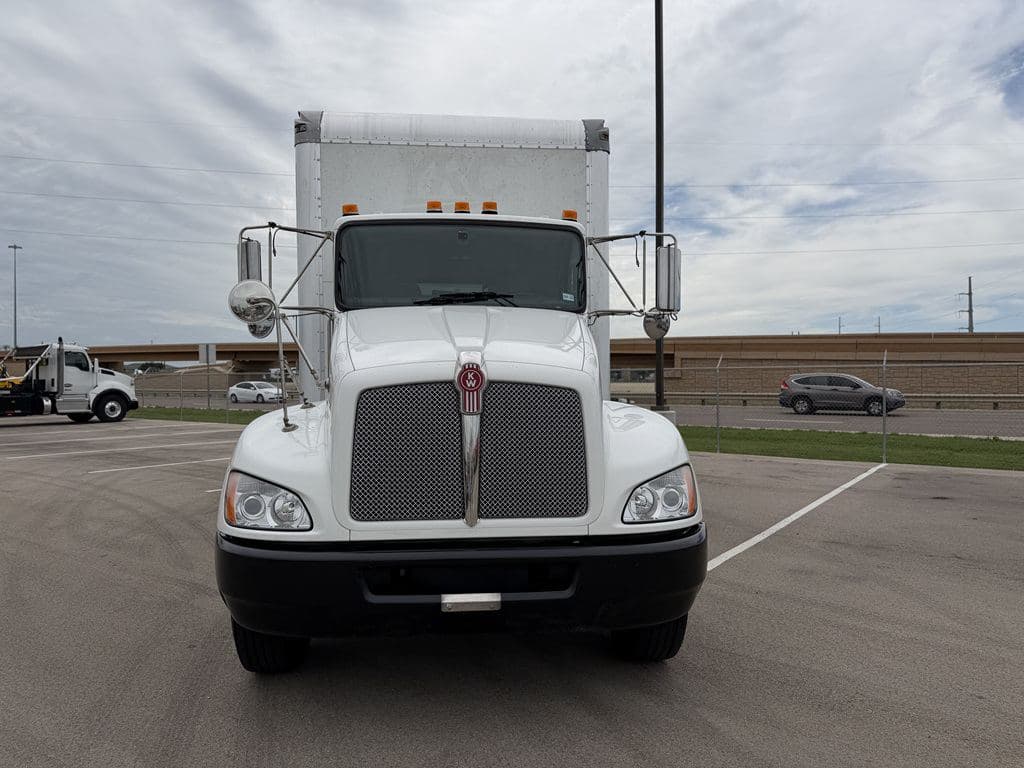 Used 2021 KENWORTH T270 image 6