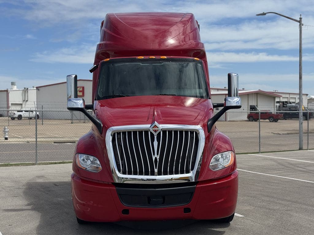 Used 2021 INTERNATIONAL LT625 image 5