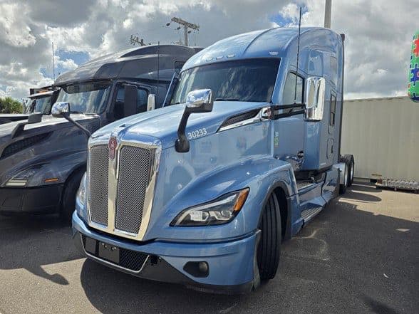 2023 Kenworth T680 image 2