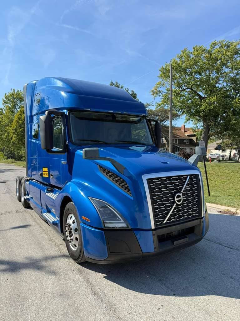 2021 Volvo VNL image 1