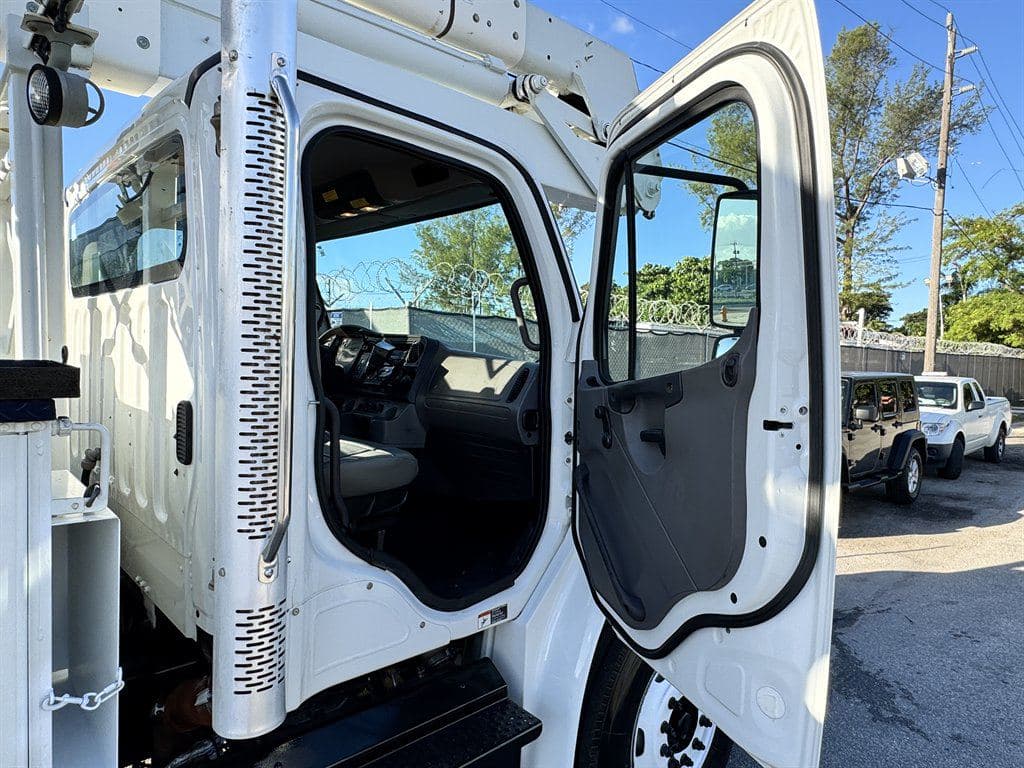 2015 Freightliner M2 106 image 47