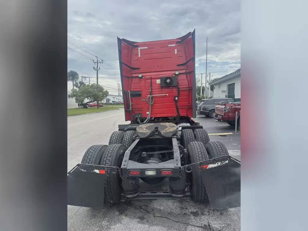 2018 Volvo VNL670 image 3