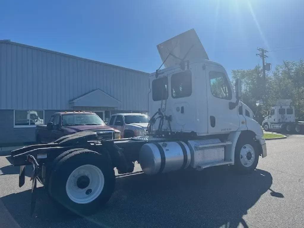 2019 Freightliner Cascadia 113 image 10