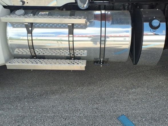 2025 Kenworth T880 image 15