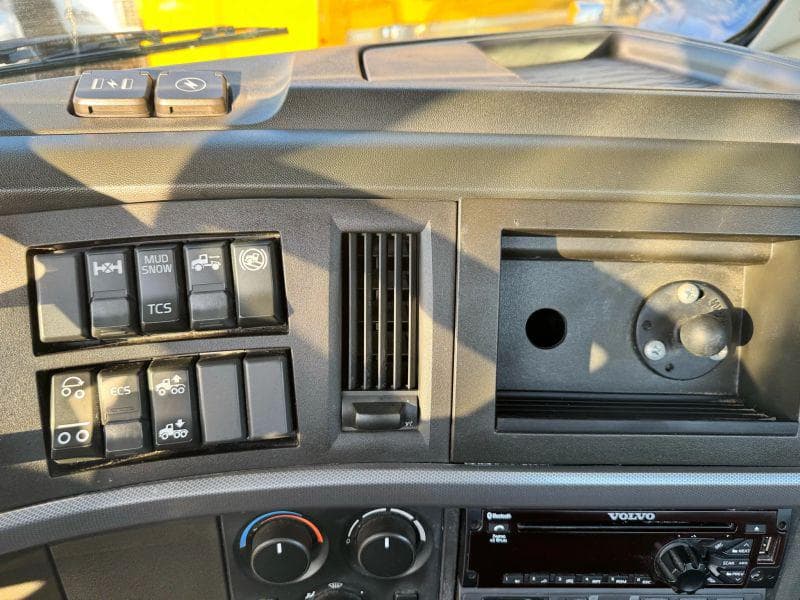 2020 Volvo VNL image 18