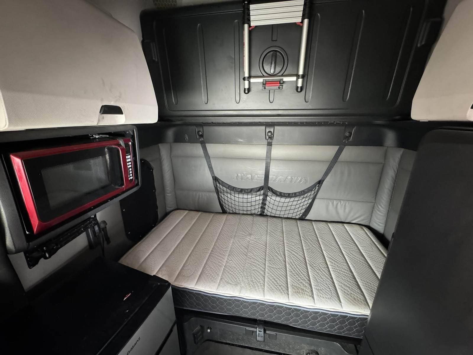 2022 Freightliner Cascadia image 8