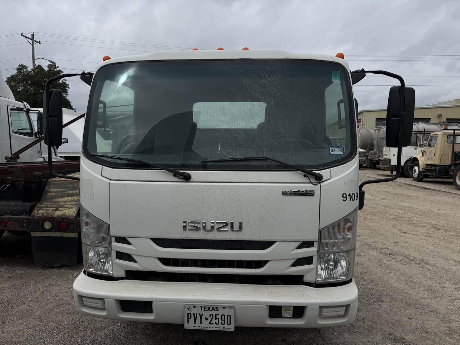 2021 Isuzu NPR/NPR-HD image 4