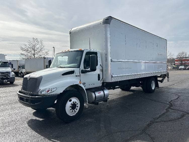 2022 International MV607 Box Truck - 220HP, 6 Speed Automatic, Roll up Door image 3