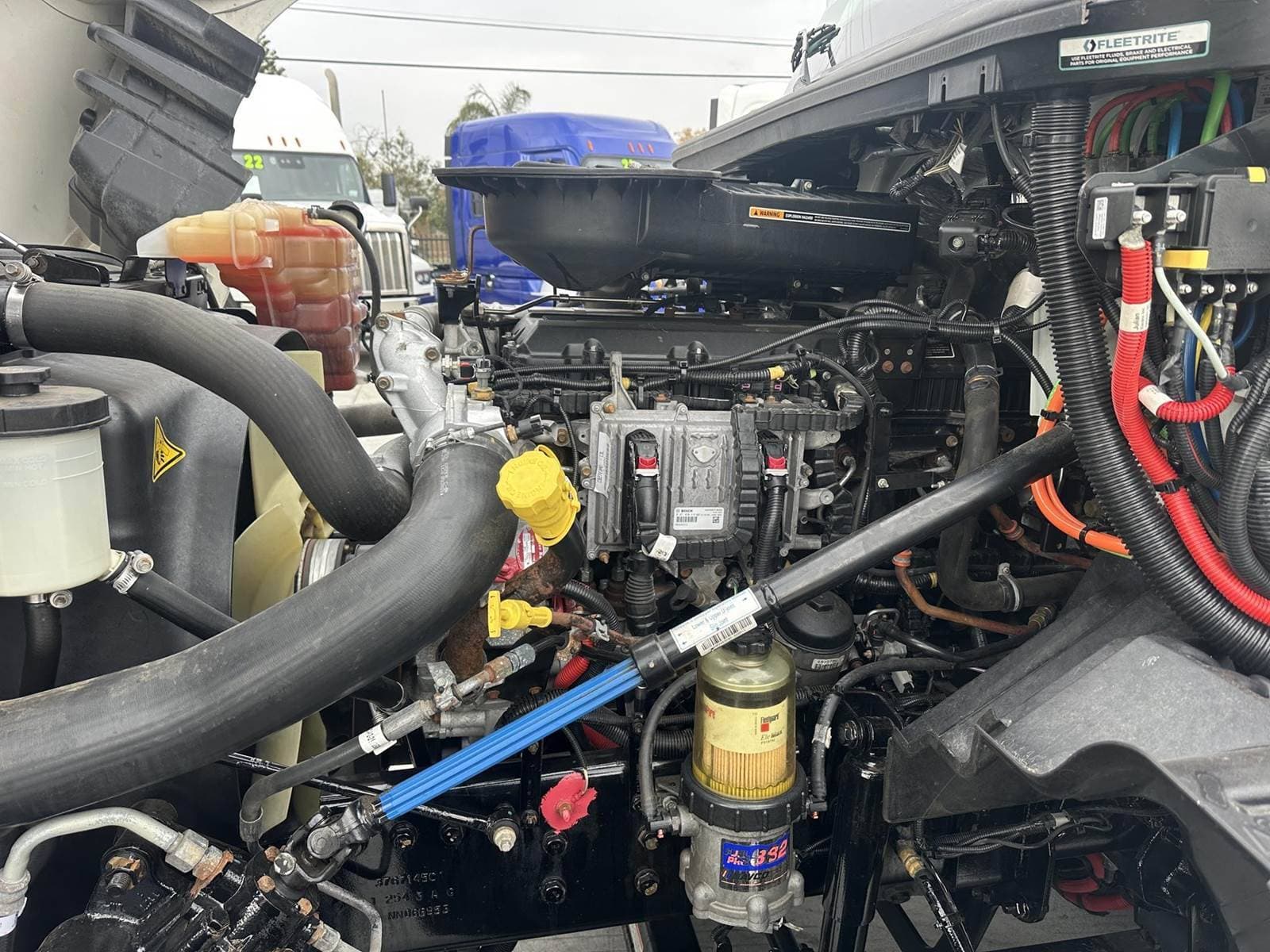 2022 International LT Sleeper Semi Truck - Raised Roof Sleeper, A26 450HP, 12 Speed Automatic image 5