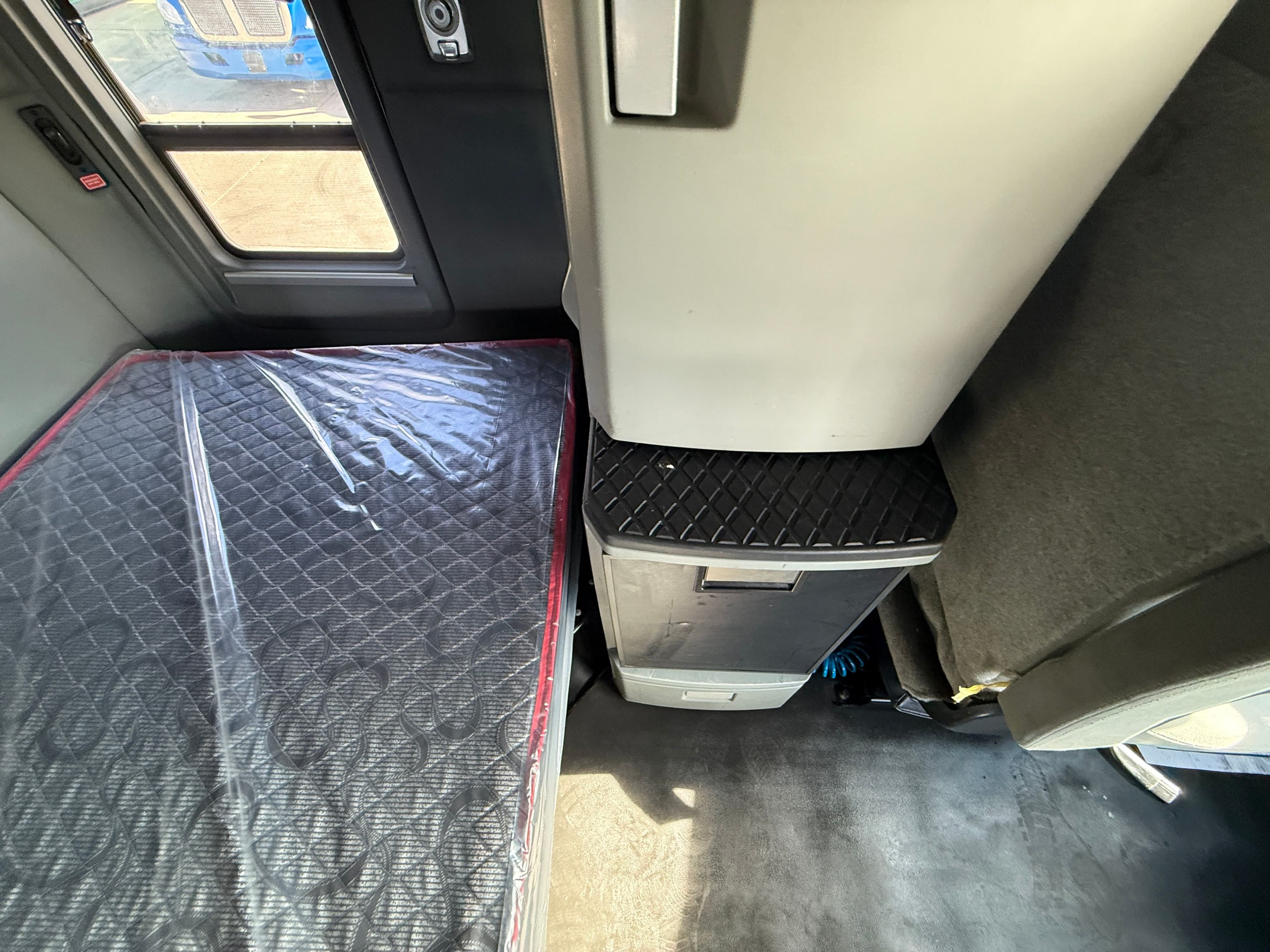 2018 Kenworth T680 image 17